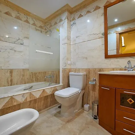 A Luxury Townhouse! Сasa de vacaciones