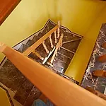 Будинок відпочинку A Luxury Townhouse! Адехе