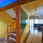 A Luxury Townhouse! Будинок відпочинку
