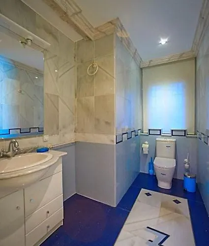 A Luxury Townhouse! Semesterbostad