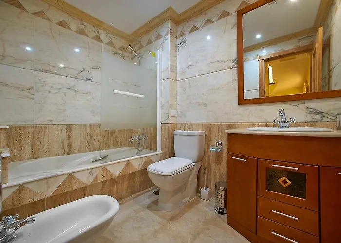 A Luxury Townhouse! Будинок відпочинку