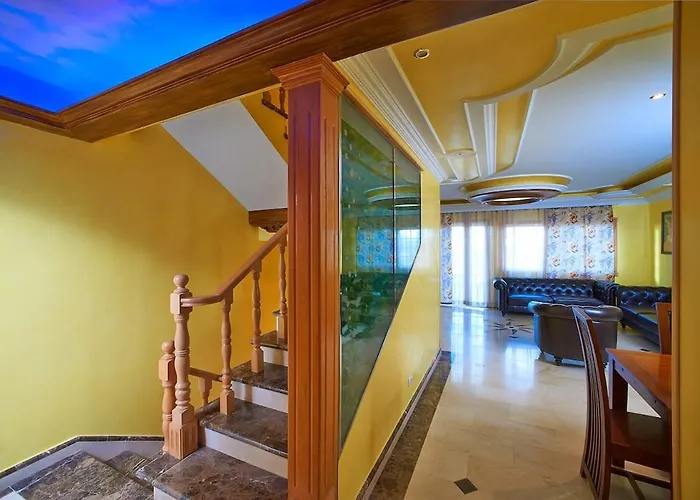 A Luxury Townhouse! Будинок відпочинку